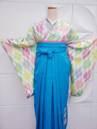 卒業袴ポップな着物マカロンみたいなカラフルコーデ　ブルー袴