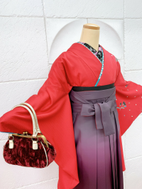 卒業式袴レース半衿刺繍入り重ね衿　濃いピンクシンプル着物小豆色グラデーション袴バッグとの組み合わせ
