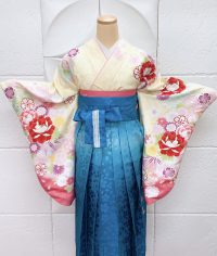 卒業袴クリーム着物青グラデーション桜地模様桜刺繍　コントラストはっきりめ可愛い鮮やか派手め