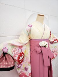 卒業袴クリーム着物ピンク袴　キュート可愛い女性らしい