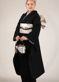 黒の無地振袖で成人式コーディネート