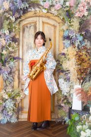 明るく目を引くスタイルなら「黄系」袴