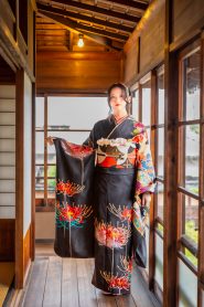 「かっこいい」印象を与える振袖の色