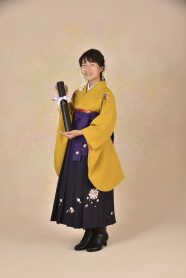 無地の着物に合わせやすい袴