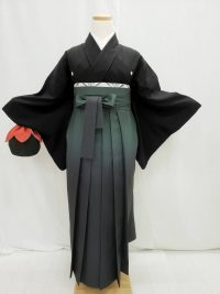 喪服をアレンジした宝塚風の袴スタイル