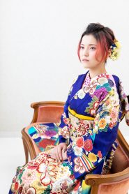「かっこいい」印象を与える振袖の色