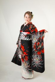 「かっこいい」印象を与える振袖の色