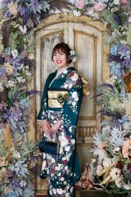 「かっこいい」印象を与える振袖の色