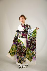 「かっこいい」印象を与える振袖の色