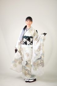 白のかっこいい振袖