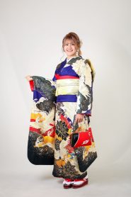 「かっこいい」印象を与える振袖の色