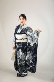 「かっこいい」印象を与える振袖の色