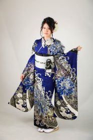 「かっこいい」印象を与える振袖の色