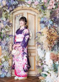 紫にピンクの振袖で成人式前撮り