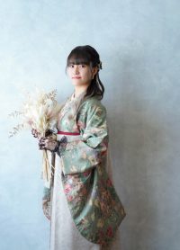 緑の花柄着物＋グレー袴の大学生卒業式コーデ