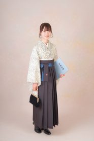 袴とブーツのコーディネート例　かっこよく