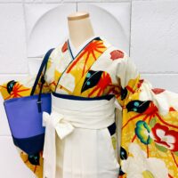 ビビットカラートートで写真映え!周りと差がつくコーデ【個性派バッグ】１