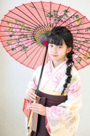 可愛らしい髪型にトレンドくすみカラーの着物