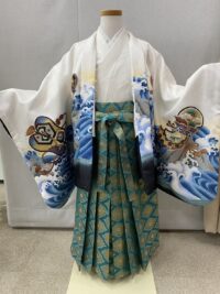 色数で遊ぶ：緑系の袴
