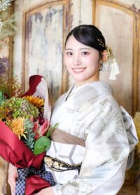 白い振袖で成人式前撮り